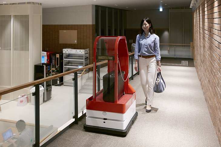 Henn-na Hotel porter robot