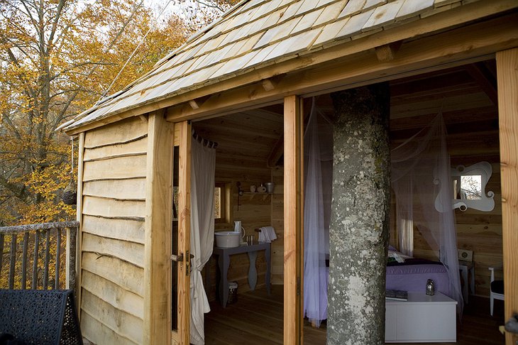 Cabanes Als Arbres tree house interior