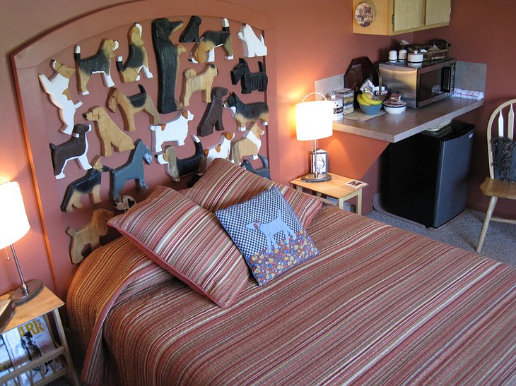 Dog Bark Park Inn bedroom