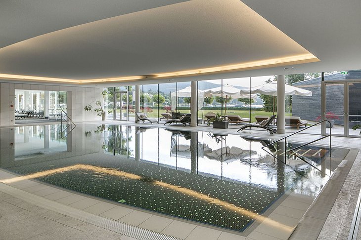 Falkensteiner Schlosshotel Velden indoor pool