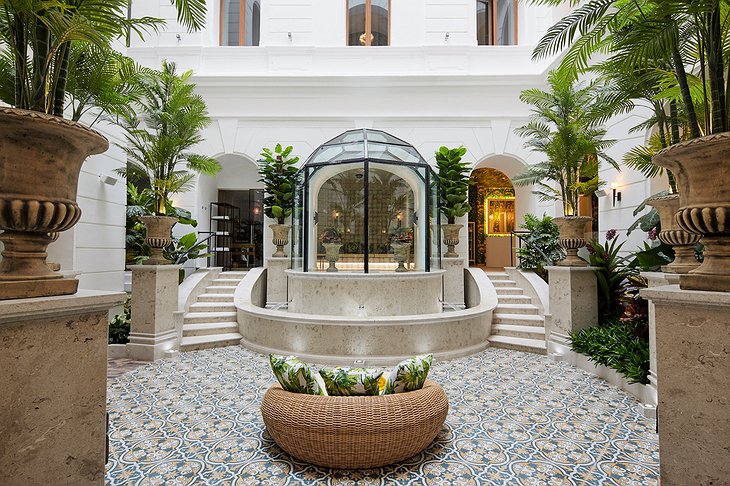 Mystery Hotel Budapest The Secret Garden Day Spa Fountain