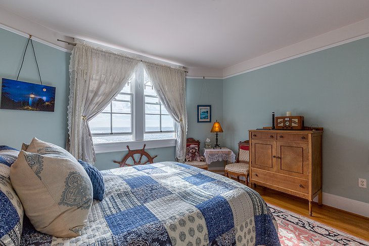 Heceta Head Lighthouse Bedroom