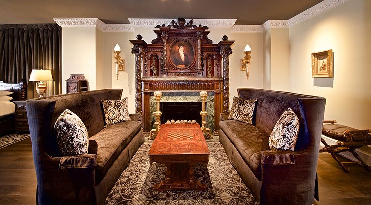 Napoleon St Suite
