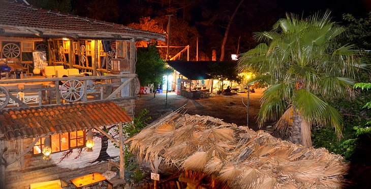 Kadir’s Top Tree Houses view around at night