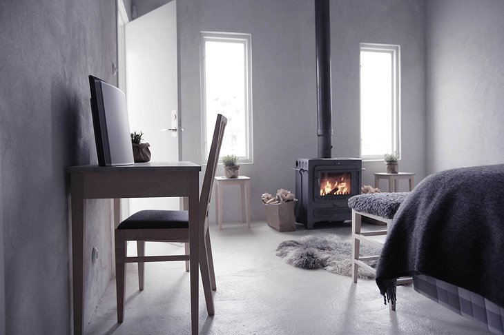 Fabriken Furillen hotel room with fireplace