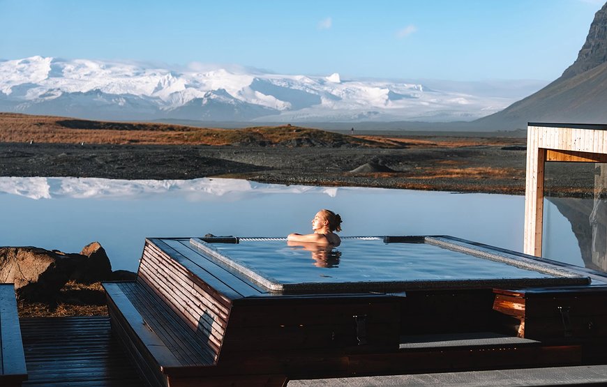 Glacier Lagoon Hotel - Inside The Hotel Built On The Edge Of A Melting Glacier