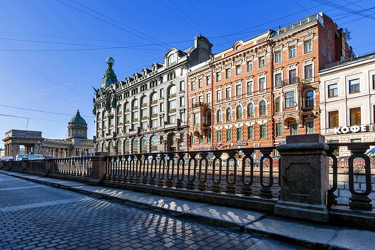 Friends by the House of Books at the Nevsky Prospekt