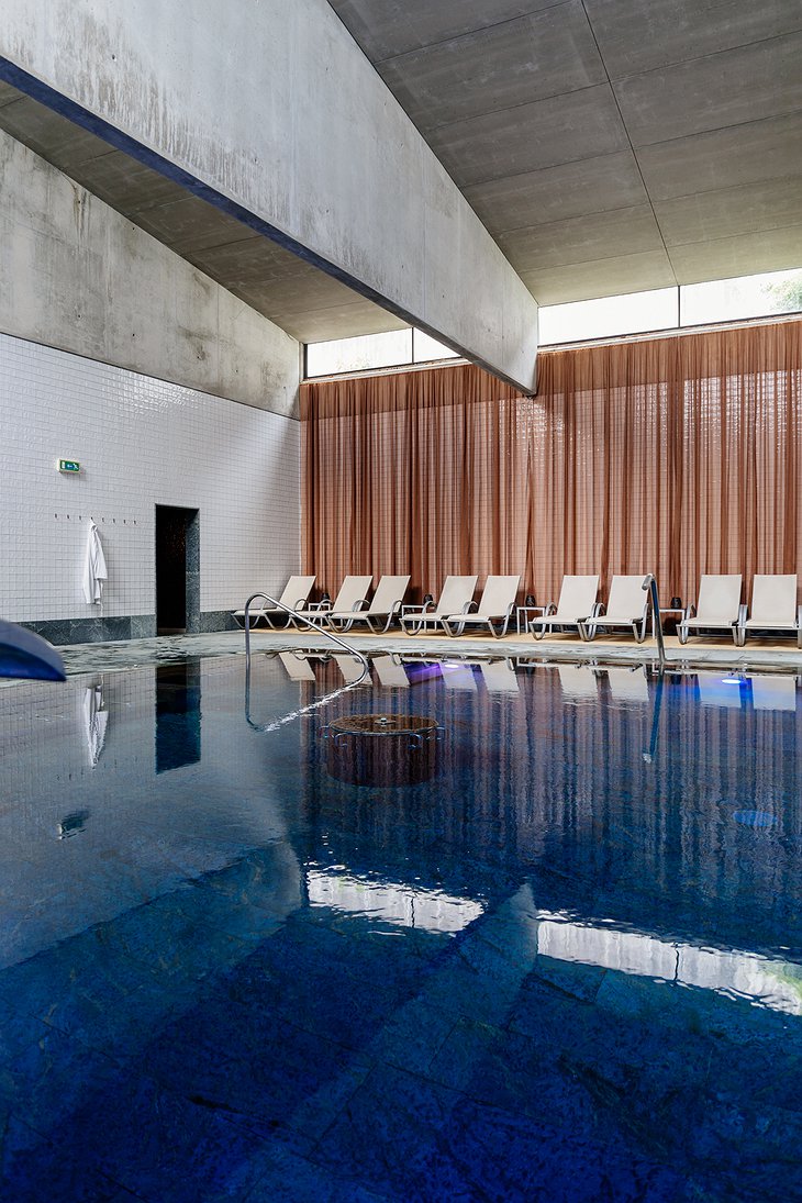 Axis Viana Hotel Spa Pool