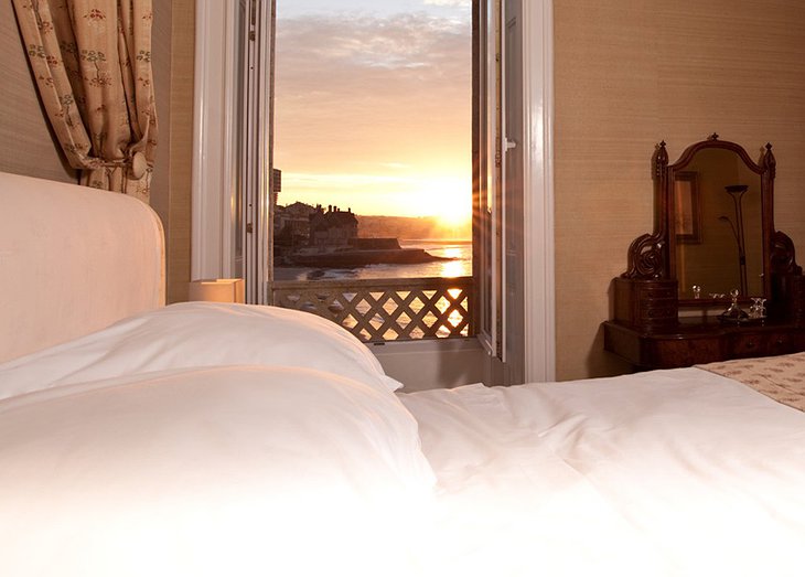 Albatroz Seafront Hotel room at sunset
