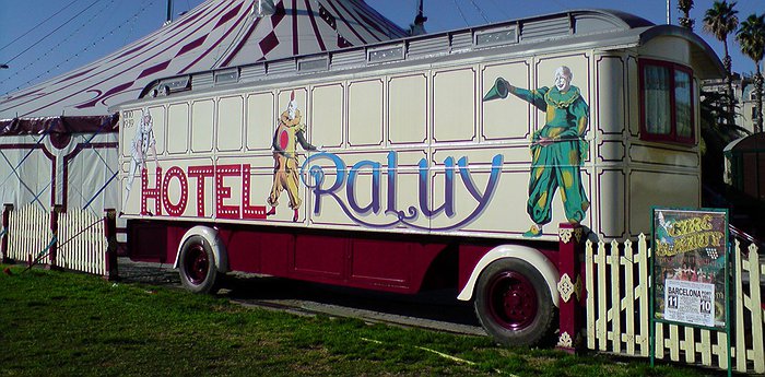 Hotel Raluy - Hotel On Wheels - Ladies And Gentleman, Boys and Girls