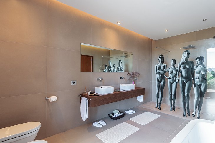 Private Dreamhouse Sant Llorenc bathroom naked women photos