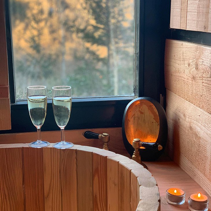 Cabin on the Ridge bathtub