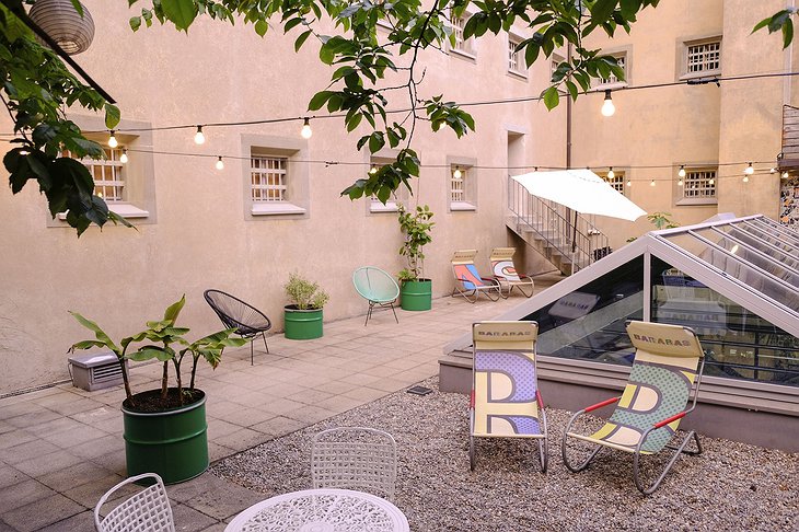 Barabas Hotel Courtyard