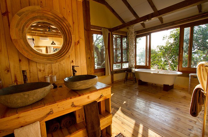 Tongabezi Lodge bathroom