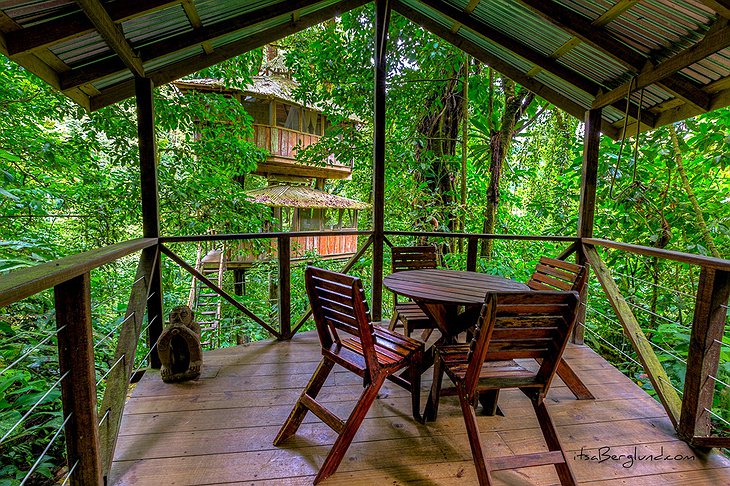 Mis Ojos treehouse balcony