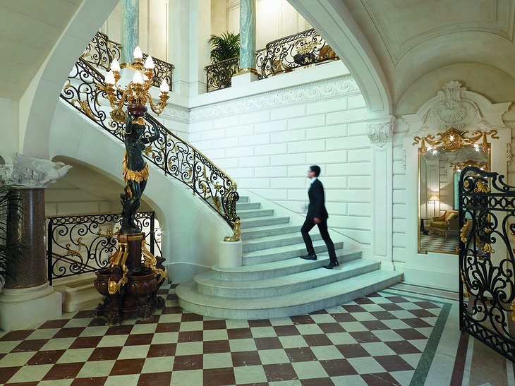 Shangri-La Hotel Paris classy stairs
