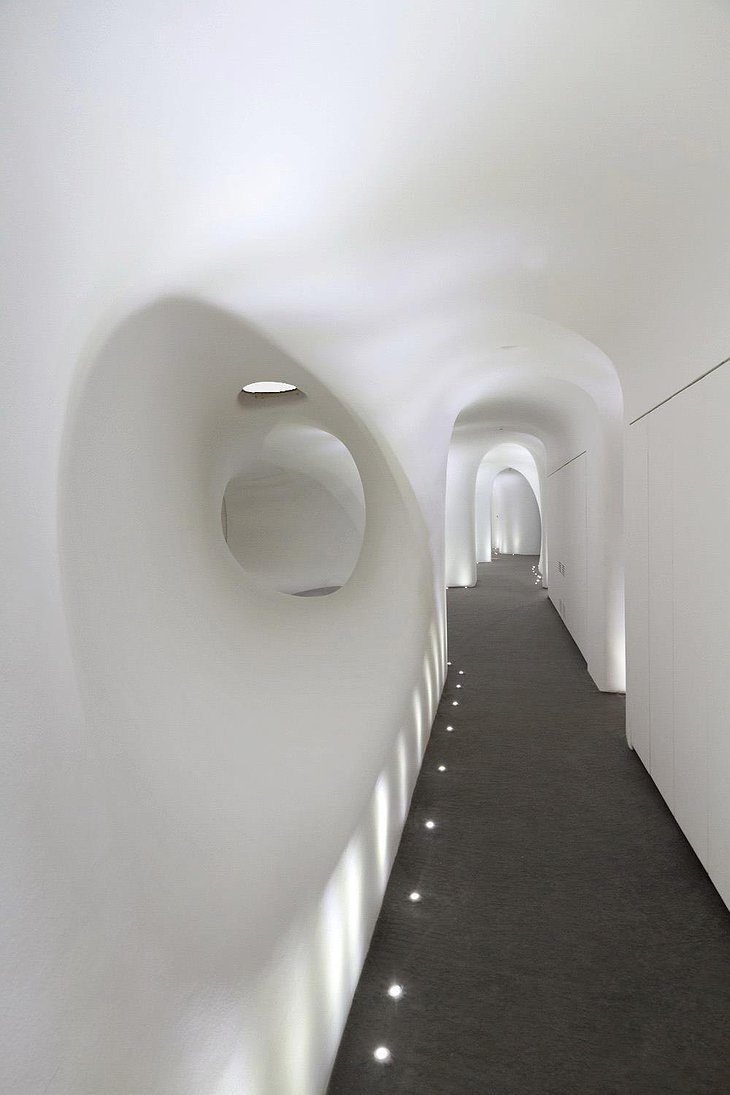 Barin Hotel corridor