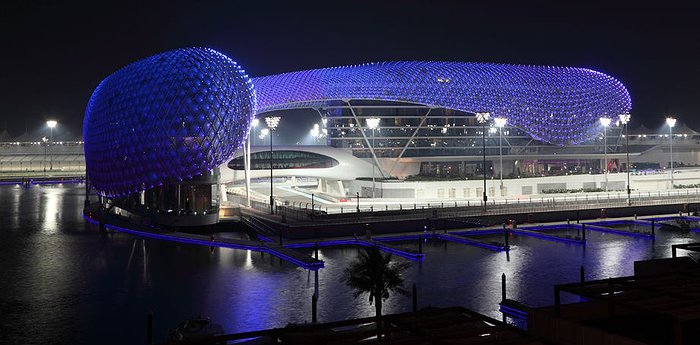 W Abu Dhabi – Yas Island – Super Grand Prix Hotel!