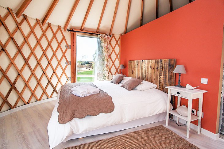 Quinta M yurt with view to garden