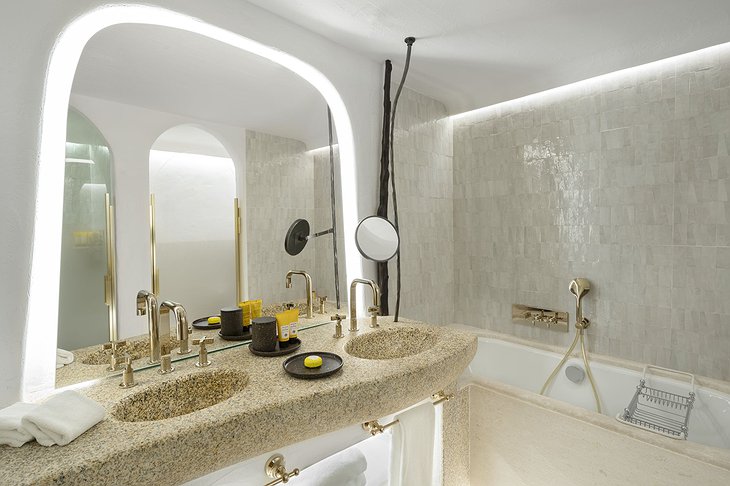 Contemporary Luxury Suite Bathroom
