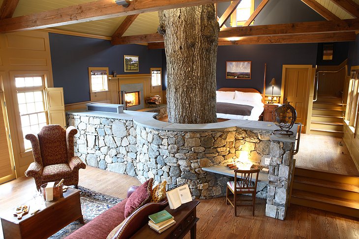 Chart Oak lodge interior
