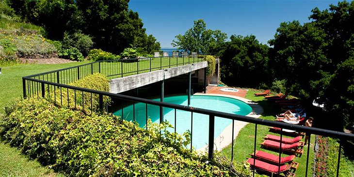 Hotel Antumalal garden and swimming pool