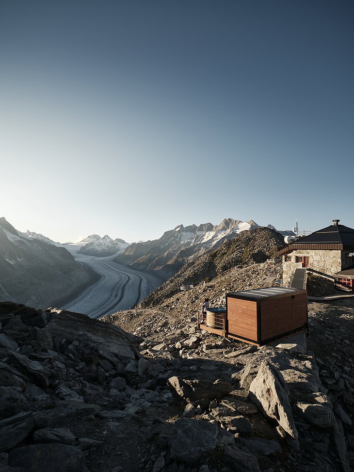 Horli-Hitta Restaurant At The Peak Of Eggishorn Mountain