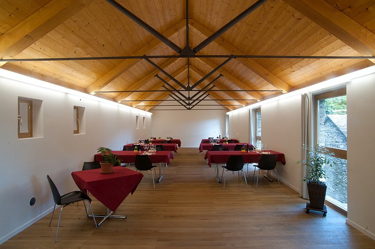 Curzùtt hostel meeting room