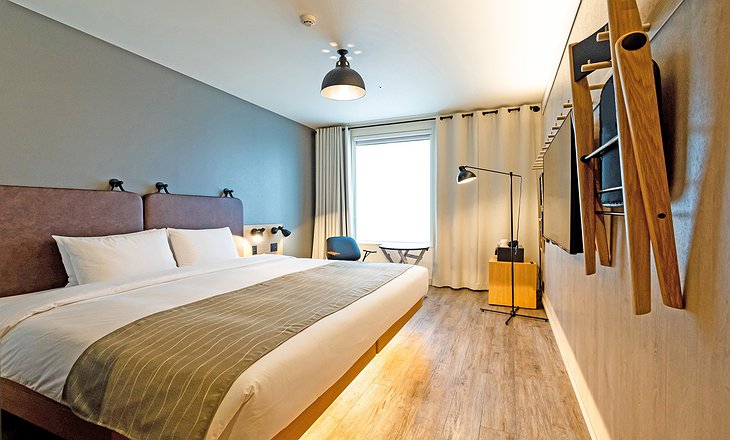 Moxy Osaka Honmachi Signature King Room