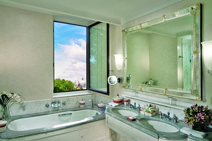 Belmond Hotel Cipriani bathroom