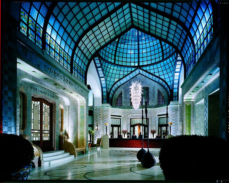 Four Seasons Hotel Gresham Palace interior with check in