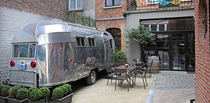 Vintage Hotel Brussels - Glamping In An Airstream Caravan