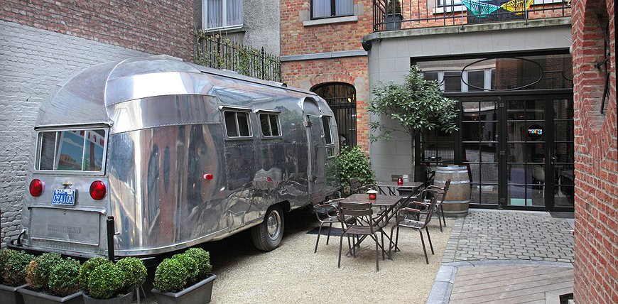 Vintage Hotel Brussels - Glamping In An Airstream Caravan