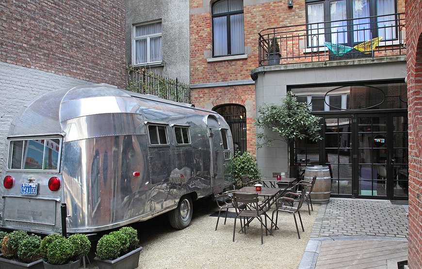 Vintage Hotel Brussels - Glamping In An Airstream Caravan
