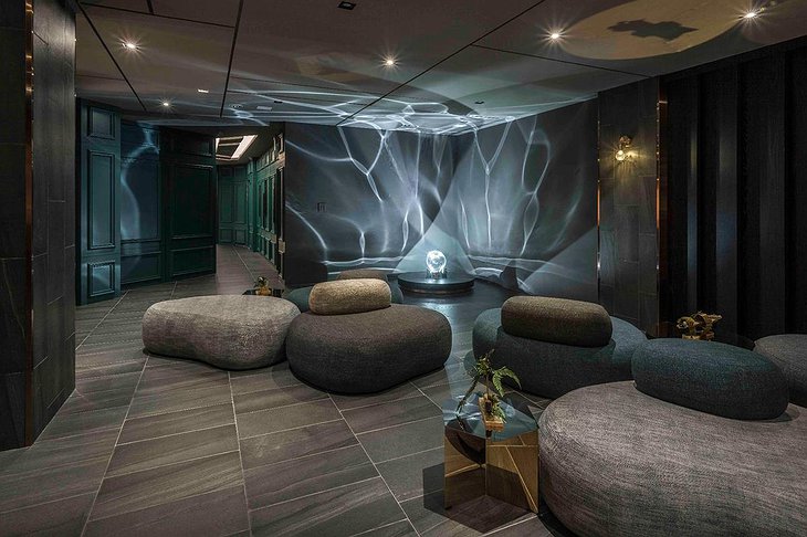 Reddot Hotel Lounge Design