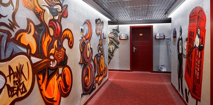 Red Stars Hotel St Petersburg - Decorated By The Best Street Artists In Russia