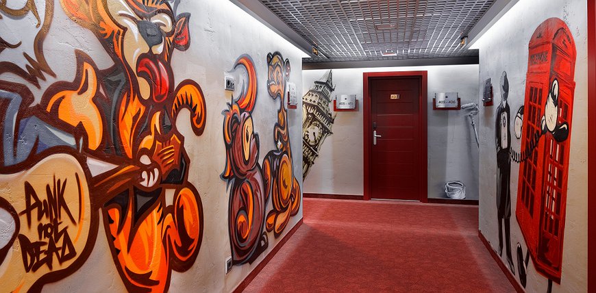 Red Stars Hotel St Petersburg - Decorated By The Best Street Artists In Russia