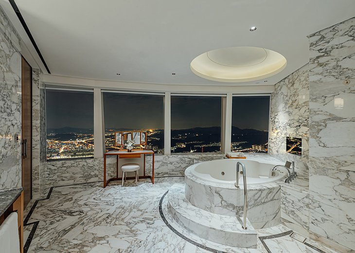 Royal Suite Bathroom