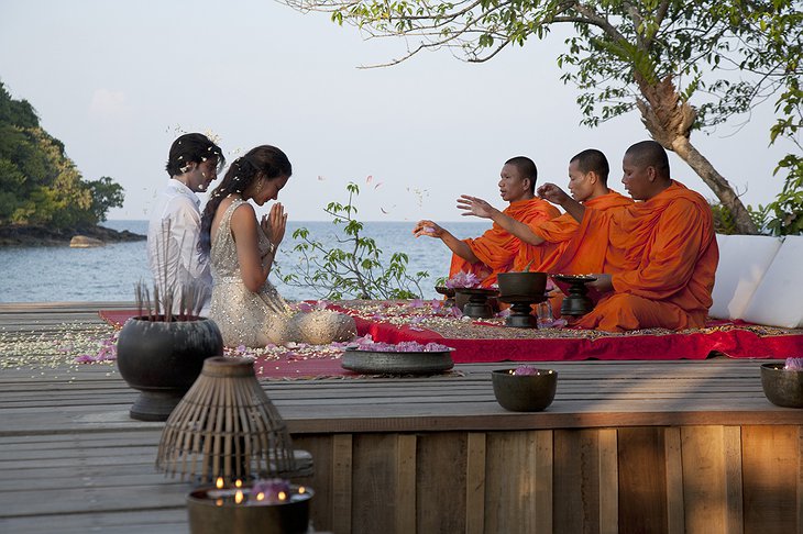 Couple Buddhist wedding