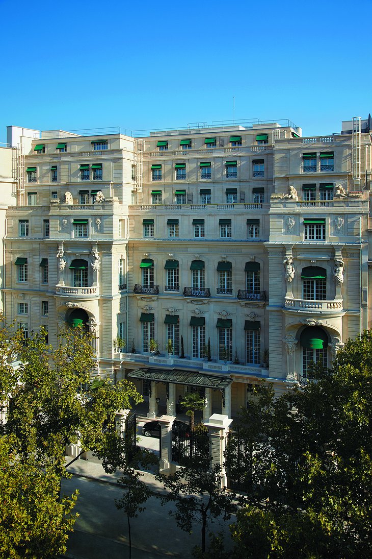 Shangri-La Hotel Paris building
