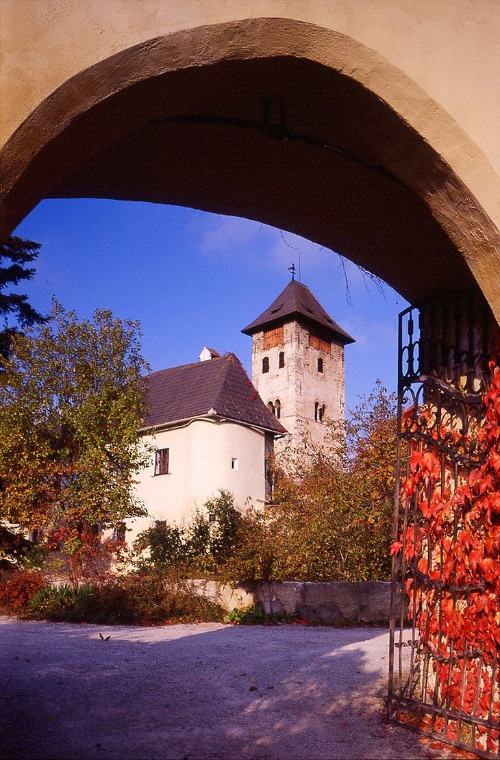 Hotel Burg Oberranna gate view