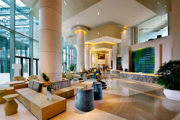 Holiday Inn Shanghai Pudong Kangqiao lobby