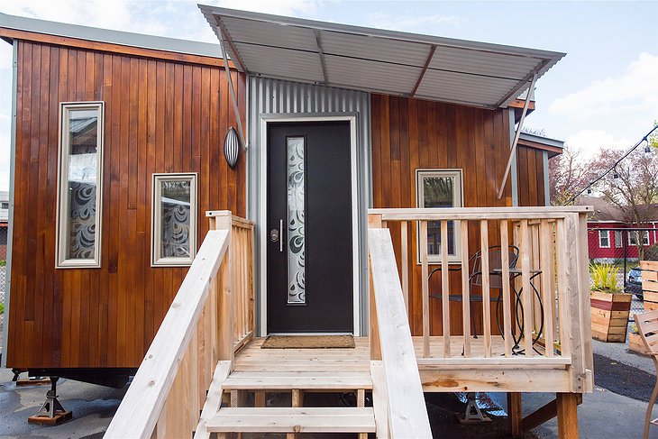 Tiny Digs Hotel - Tiny Modern House