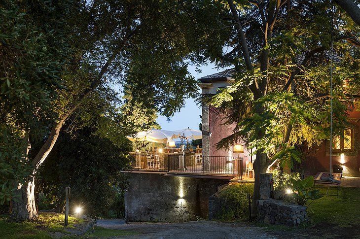 Monaci delle Terre Nere building and garden at night