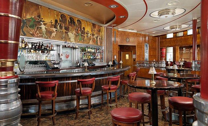 Queen Mary Hotel bar