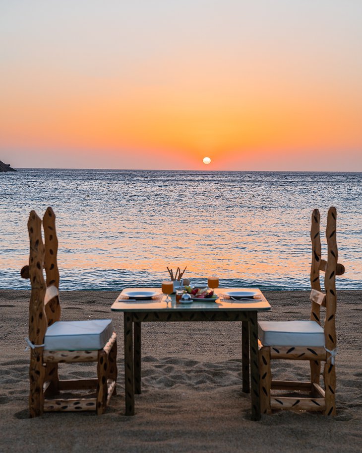Calilo Romantic Dining On The Beach