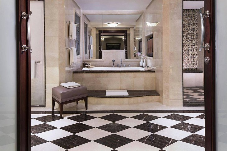 Makkah Clock Royal Tower Fairmont Hotel Grand Royal Suite Bathroom
