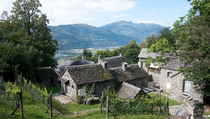 Curzùtt Middle Ages settlement historic site