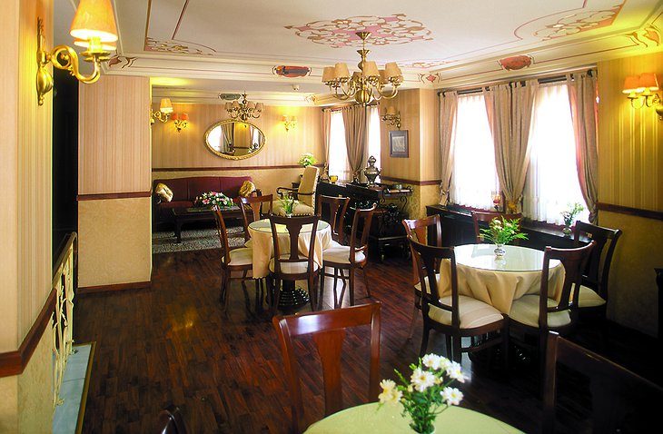 Dersaadet Hotel dining area