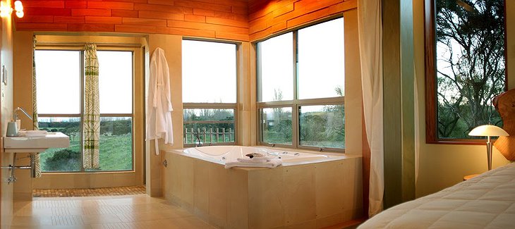 Hapuku Lodge bathroom